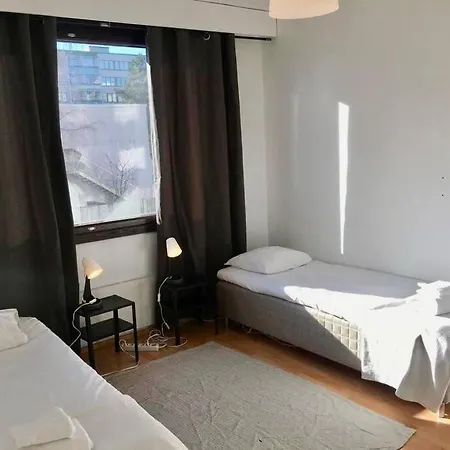 Kotimaailma - Kolmio Koskelassa, Kaepylaen Laehellae Helsingissae *