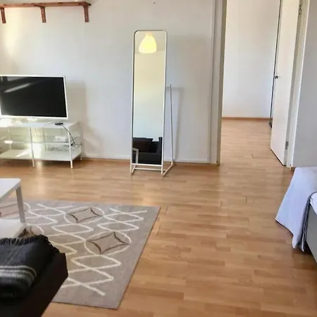Kotimaailma - Kolmio Koskelassa, Kaepylaen Laehellae Helsingissae * هلسنكي